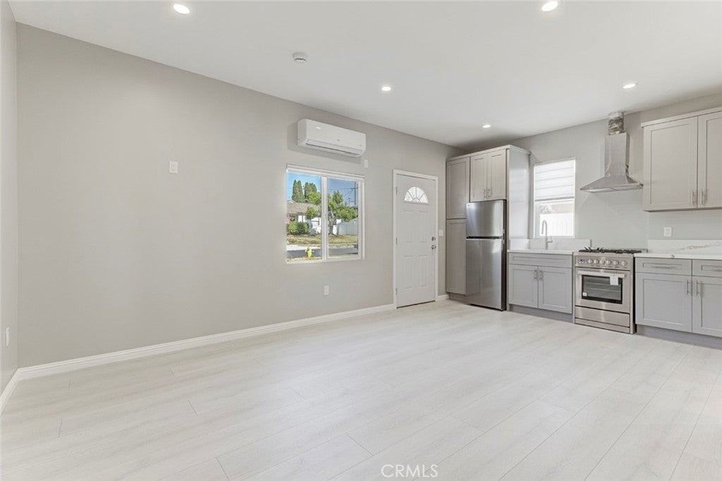 10933 Nassau Ave - Photo 5 of 14