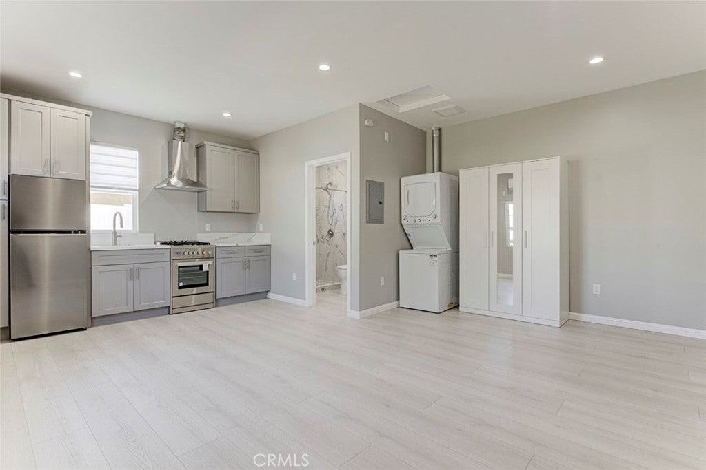 10933 Nassau Ave - Photo 6 of 14