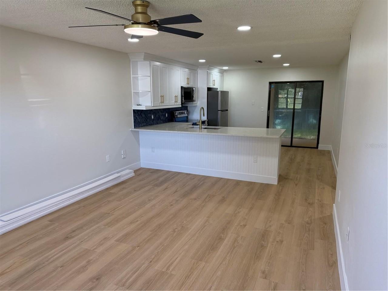 352 Cocoa Ct - Photo 4 of 17