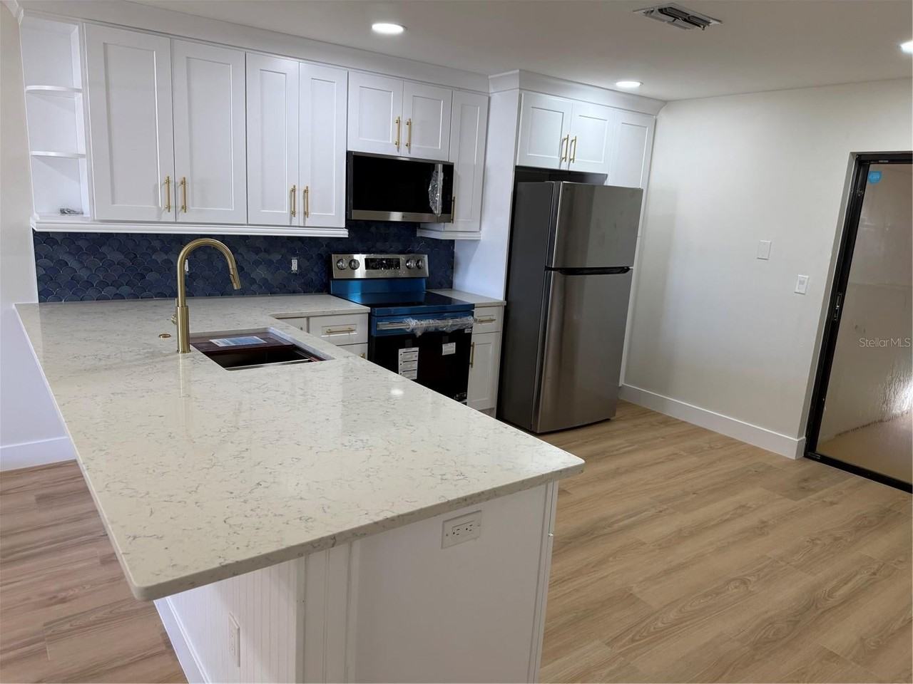 352 Cocoa Ct - Photo 6 of 17