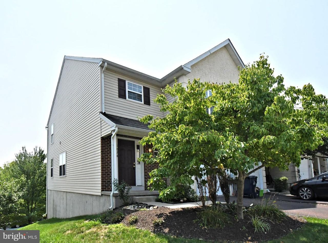1028 Balley Dr - Photo 2 of 38