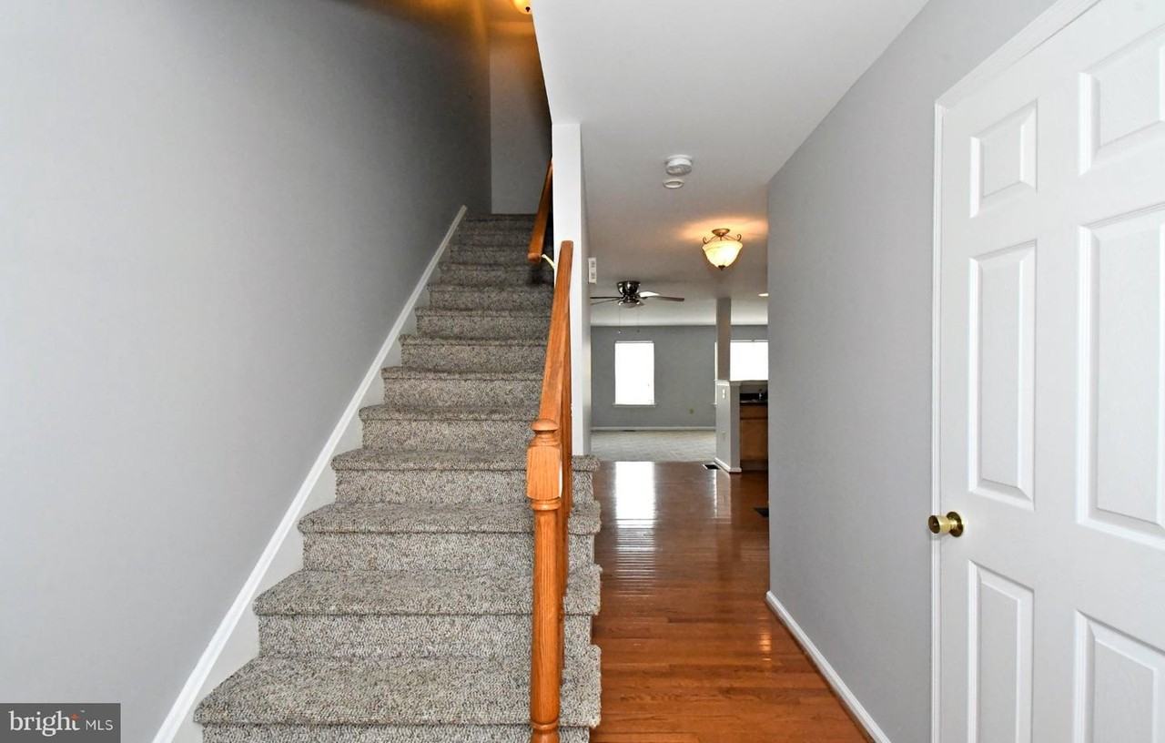 1028 Balley Dr - Photo 5 of 38