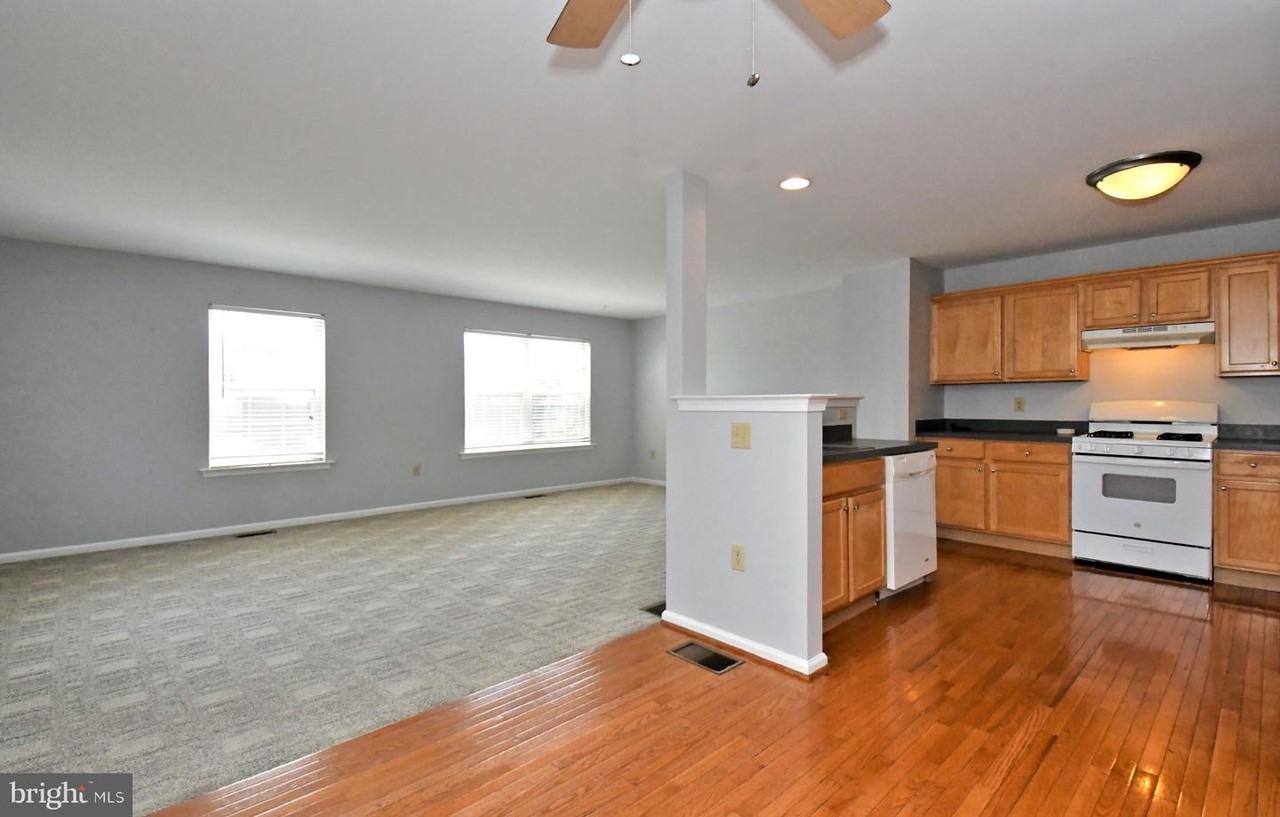 1028 Balley Dr - Photo 6 of 38