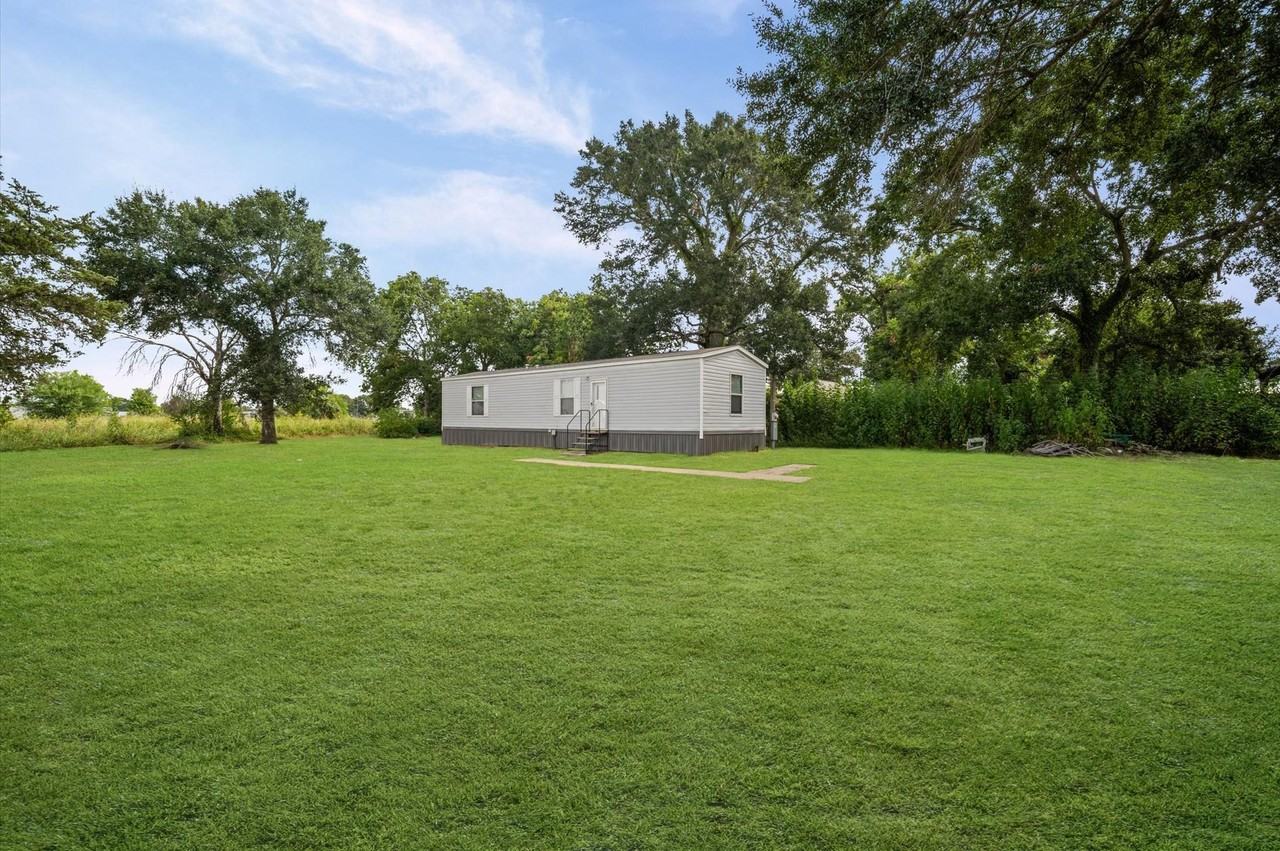 423 Silliman St - Photo 2 of 13