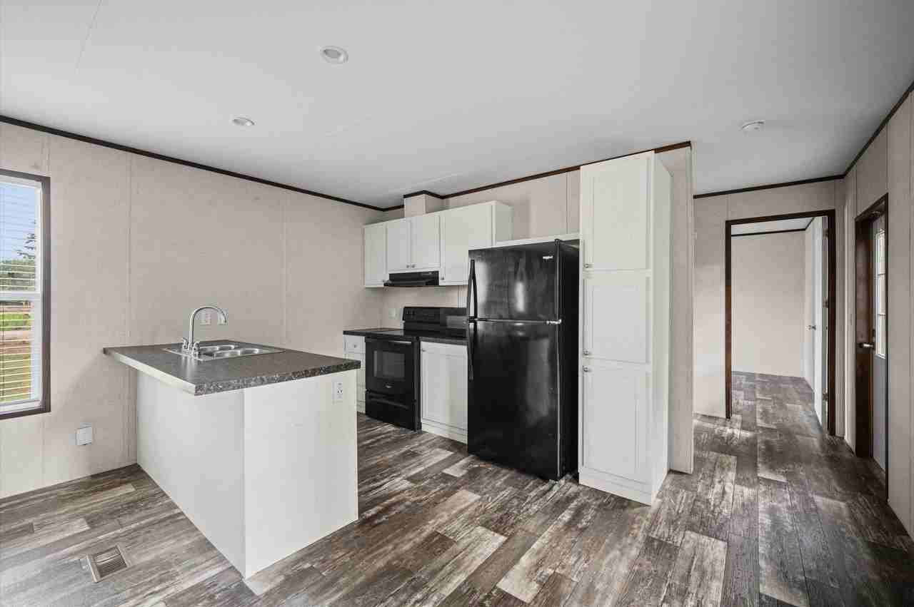 423 Silliman St - Photo 4 of 13