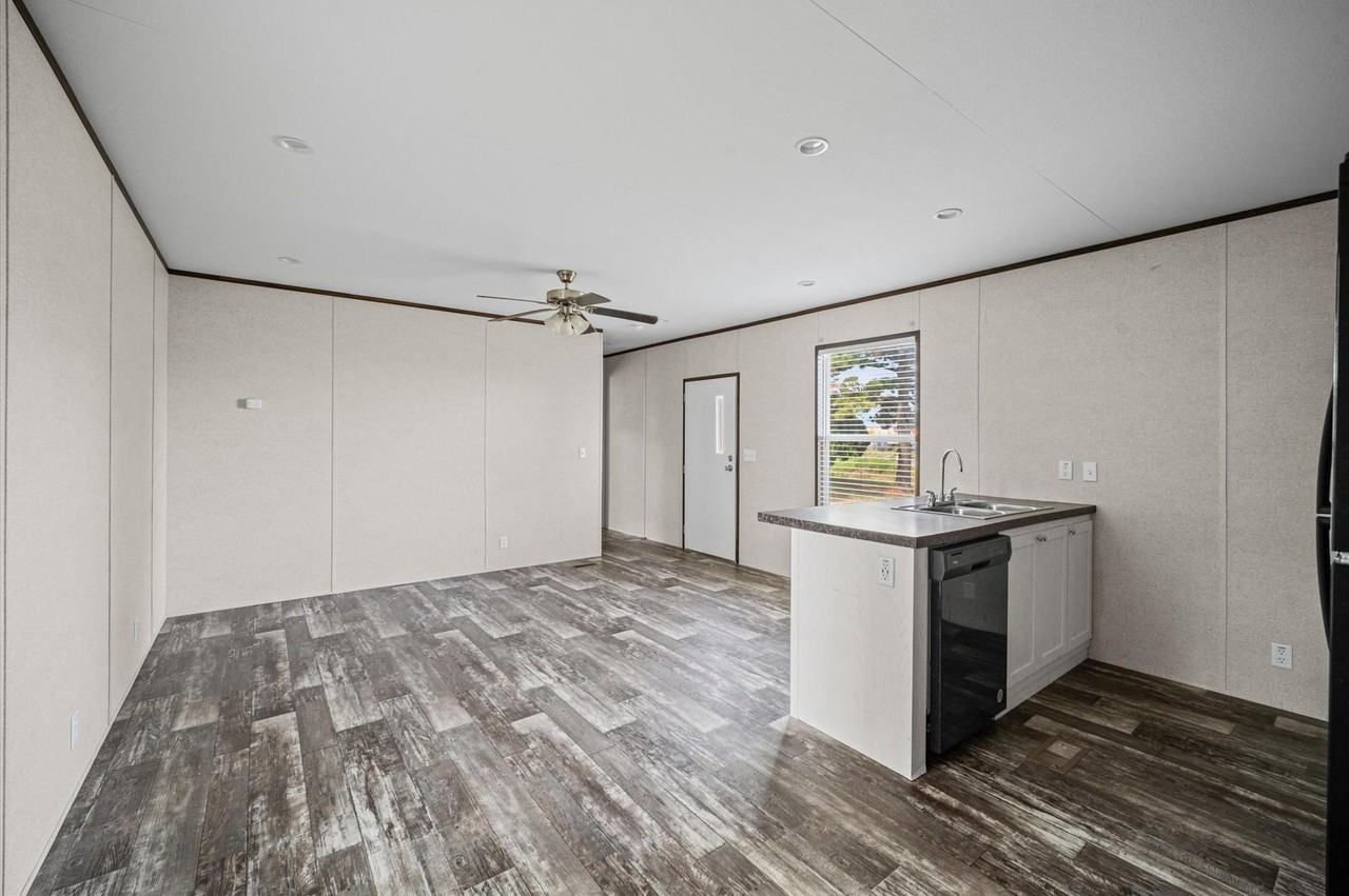 423 Silliman St - Photo 5 of 13