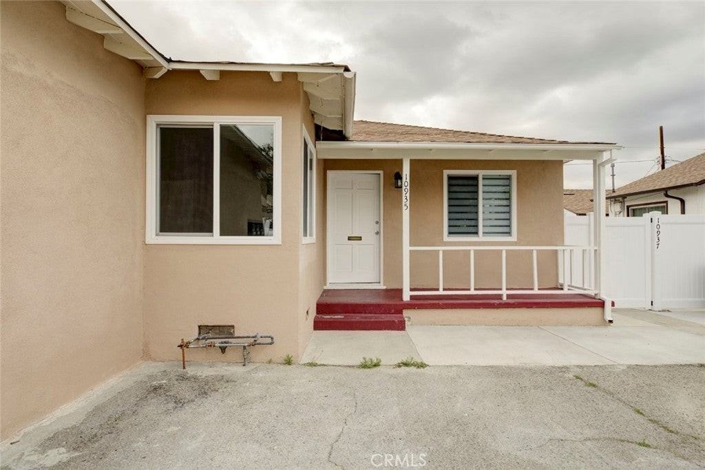 10935 Nassau Ave - Photo 2 of 28