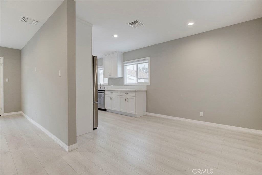 10935 Nassau Ave - Photo 7 of 28