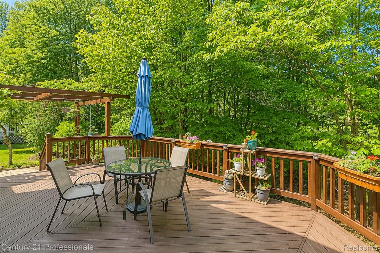 425 Cherry Grove Ln - Photo 6 of 50