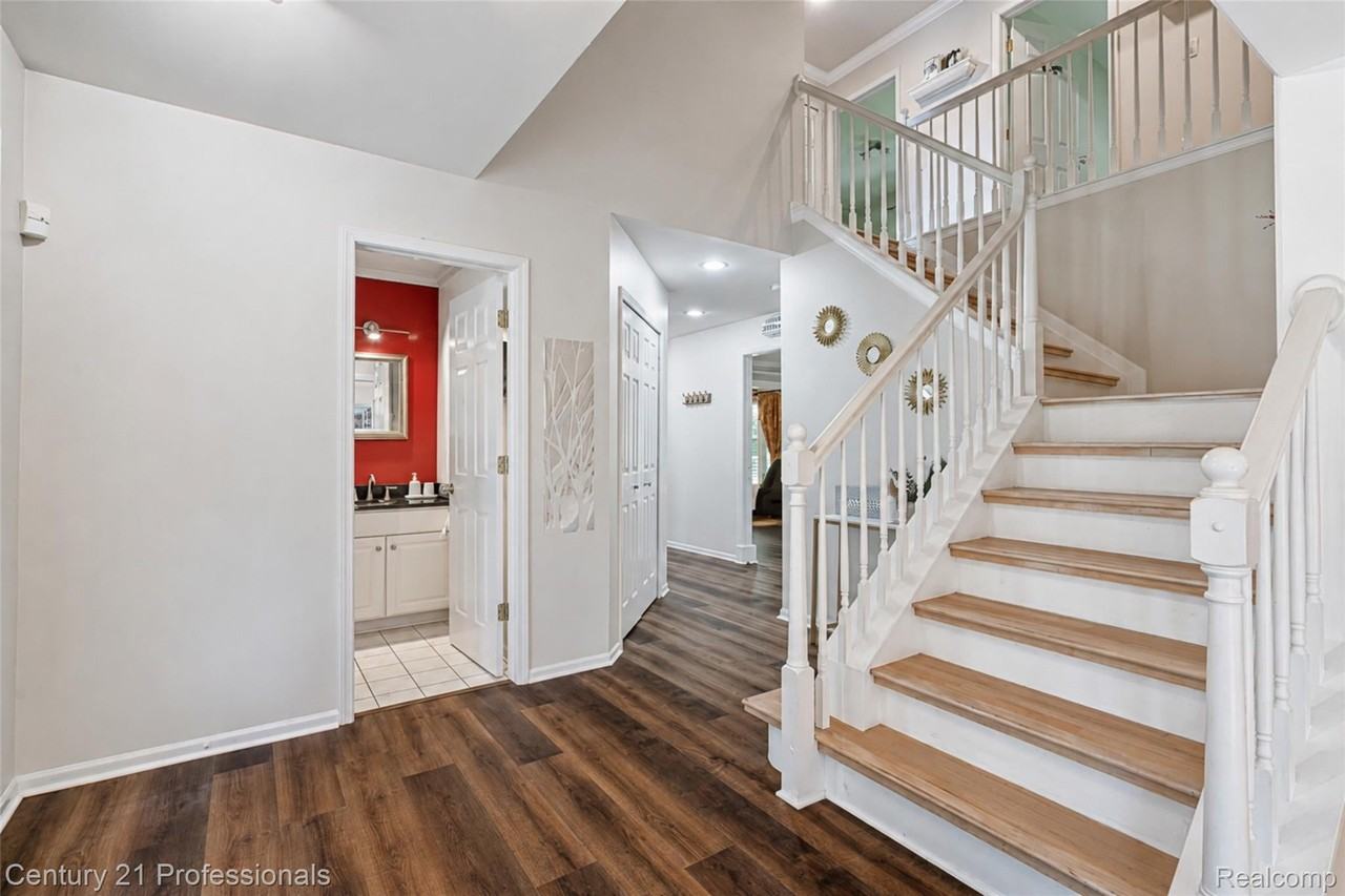 425 Cherry Grove Ln - Photo 7 of 50