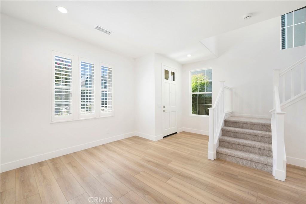 175 Kingswood - Photo 4 of 30