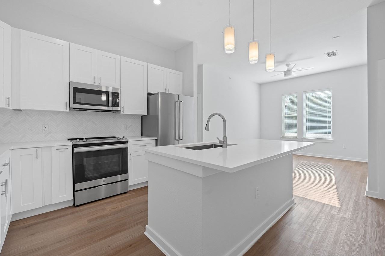 1900 Barton Springs Rd - Photo 4 of 17
