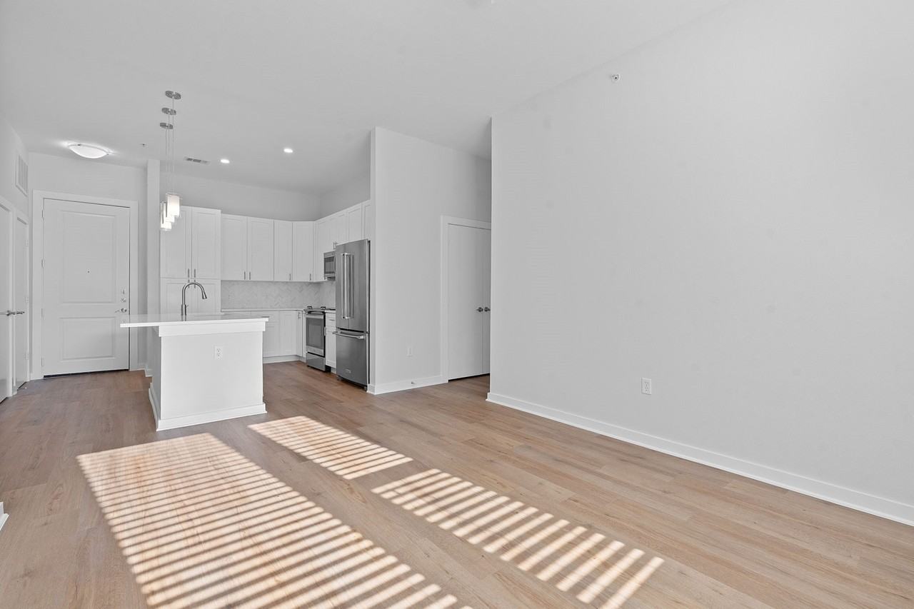 1900 Barton Springs Rd - Photo 6 of 17