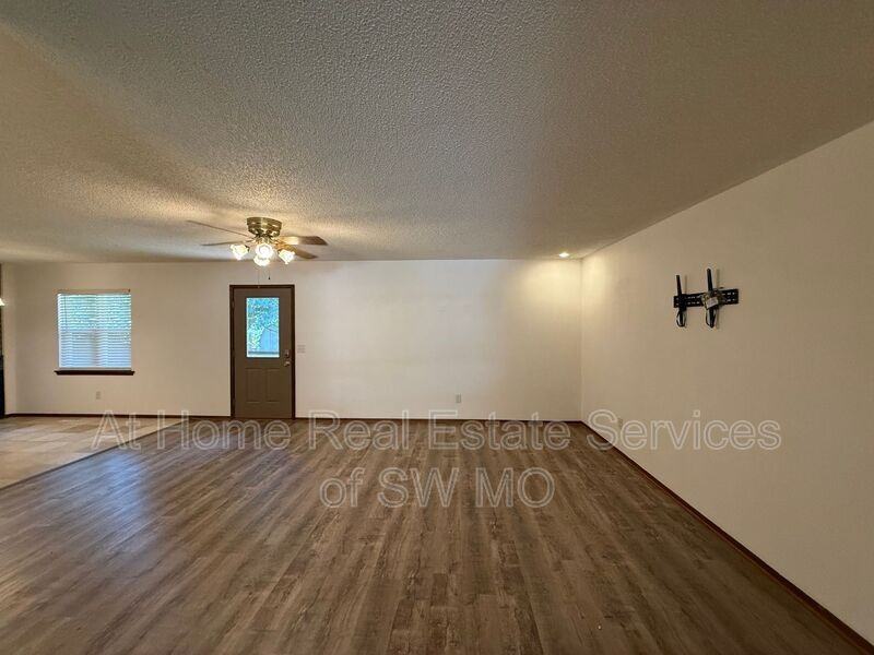 4041 S Sunrise Ave - Photo 2 of 11