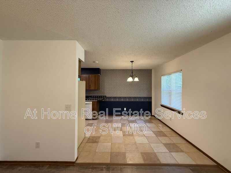 4041 S Sunrise Ave - Photo 3 of 11