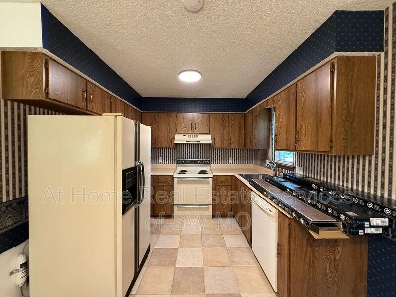 4041 S Sunrise Ave - Photo 4 of 11