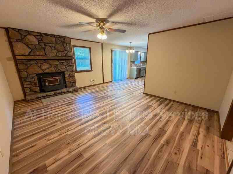 3261 W Highland St - Photo 2 of 14