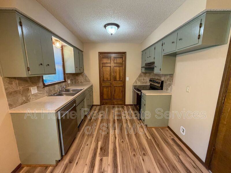 3261 W Highland St - Photo 3 of 14