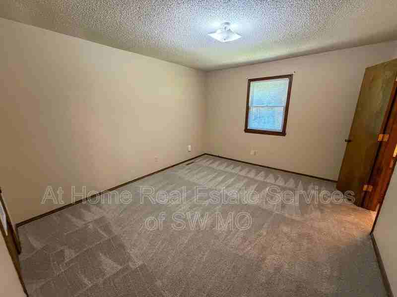 3261 W Highland St - Photo 5 of 14