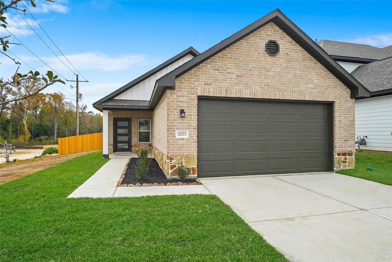 11703 Eclipse Dr