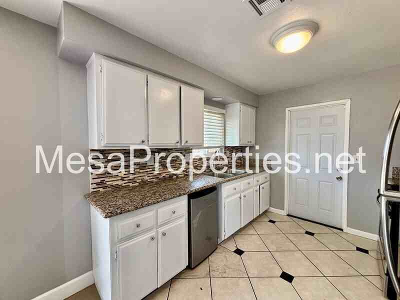 16327 Seneca Rd - Photo 5 of 20