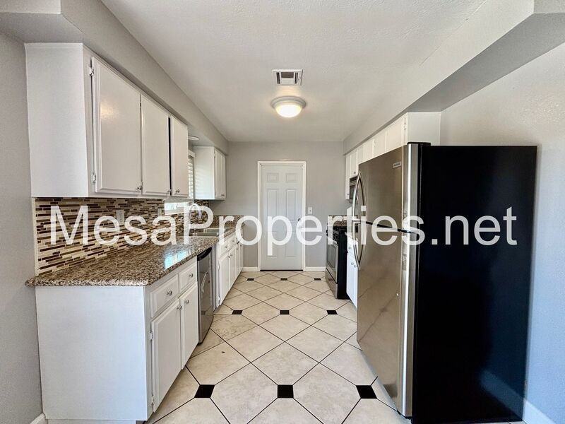 16327 Seneca Rd - Photo 7 of 20