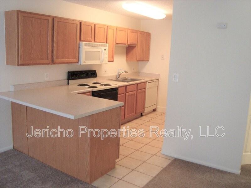 857 S Van Gordon Ct - Photo 3 of 9