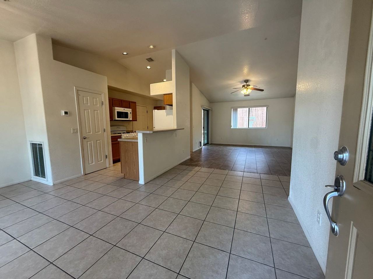 735 S 16th St - Photo 2 of 16