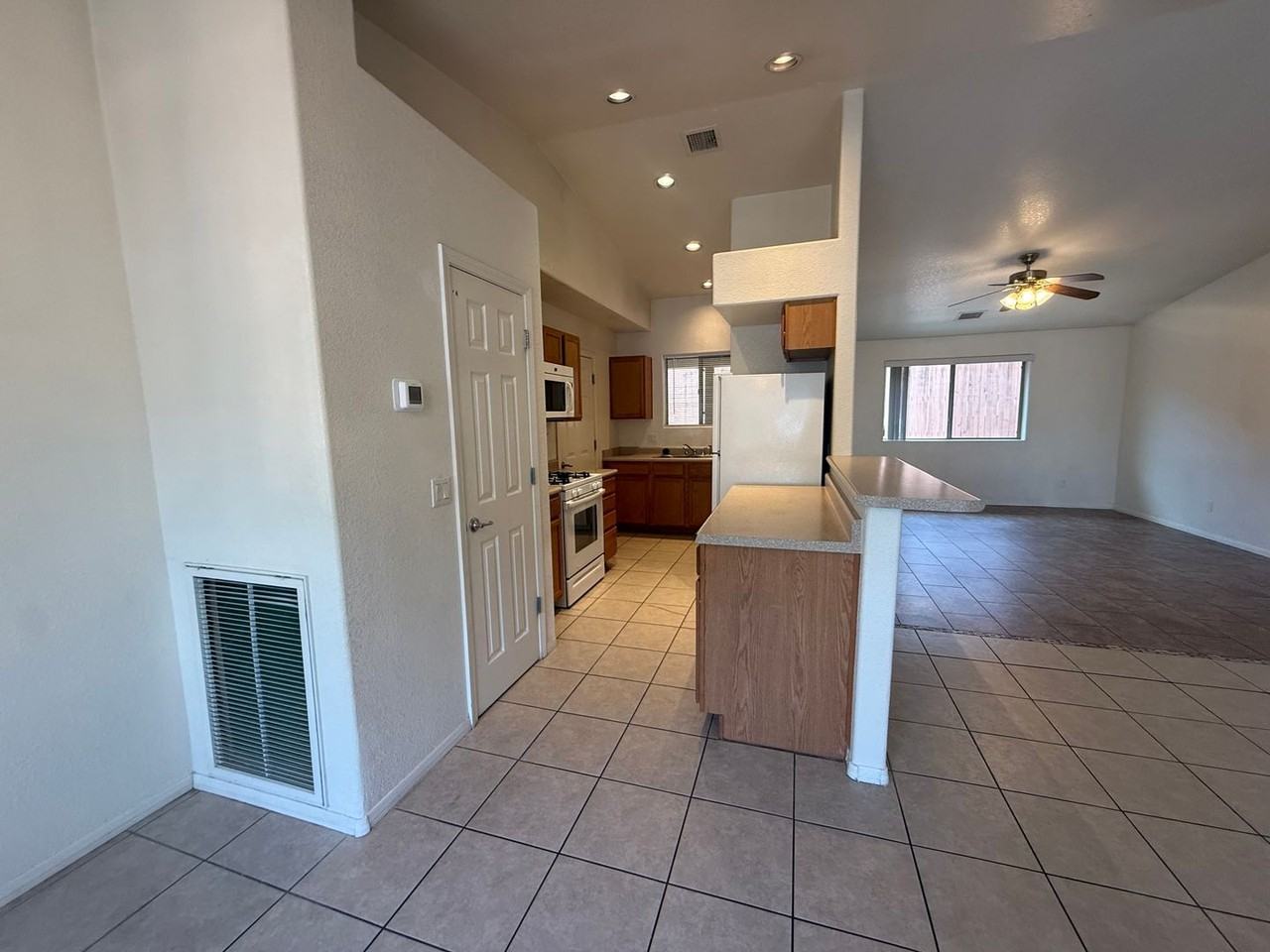 735 S 16th St - Photo 5 of 16