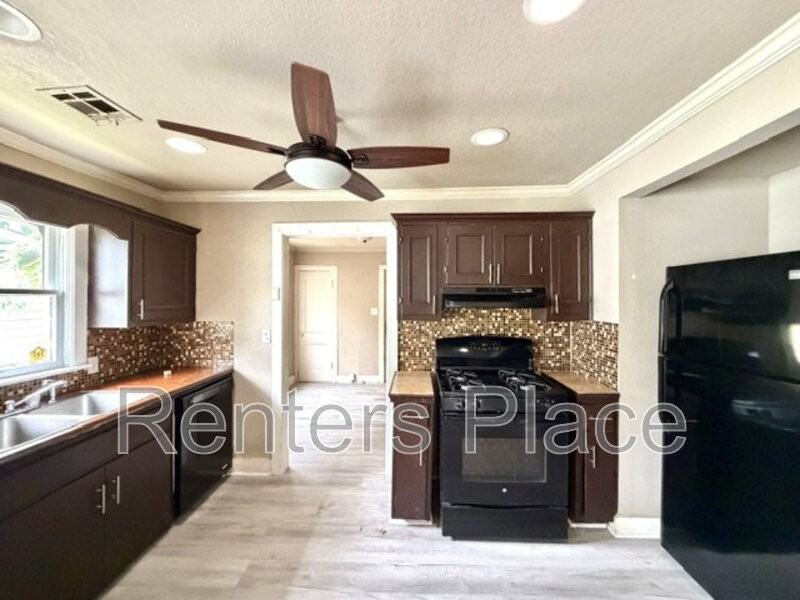 1815 N Boston Pl - Photo 7 of 24