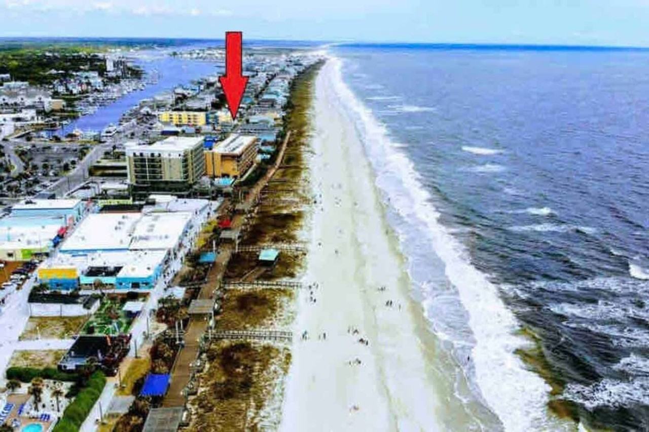 222 Carolina Beach Ave N - Photo 2 of 30