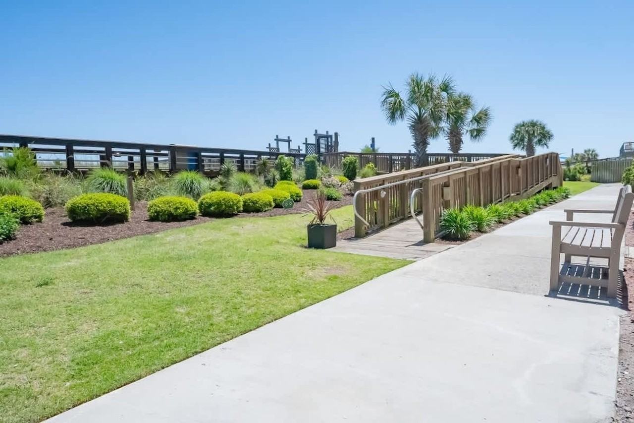 222 Carolina Beach Ave N - Photo 7 of 30