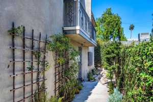 featured image of 815 Broadway St #1
