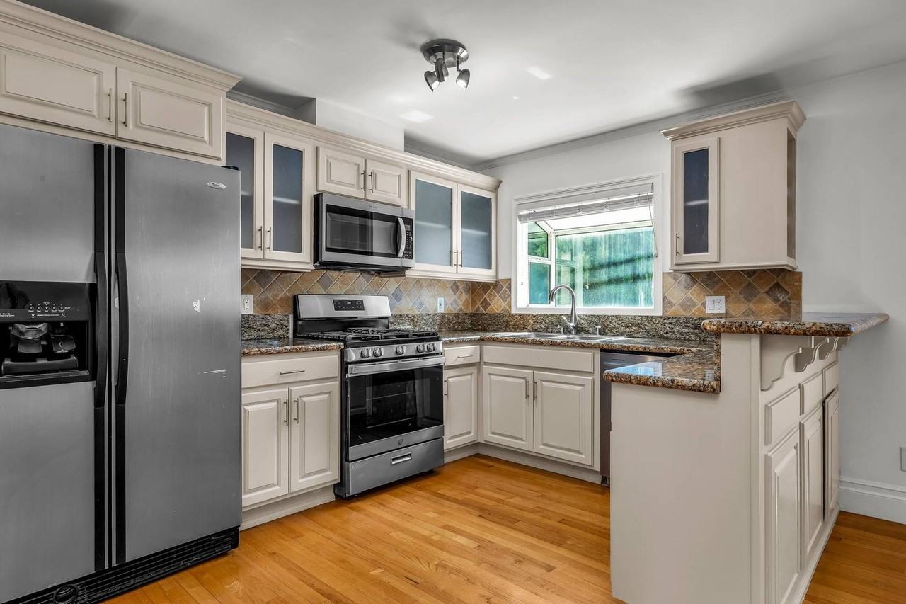 815 Broadway St #1 - Photo 6 of 17