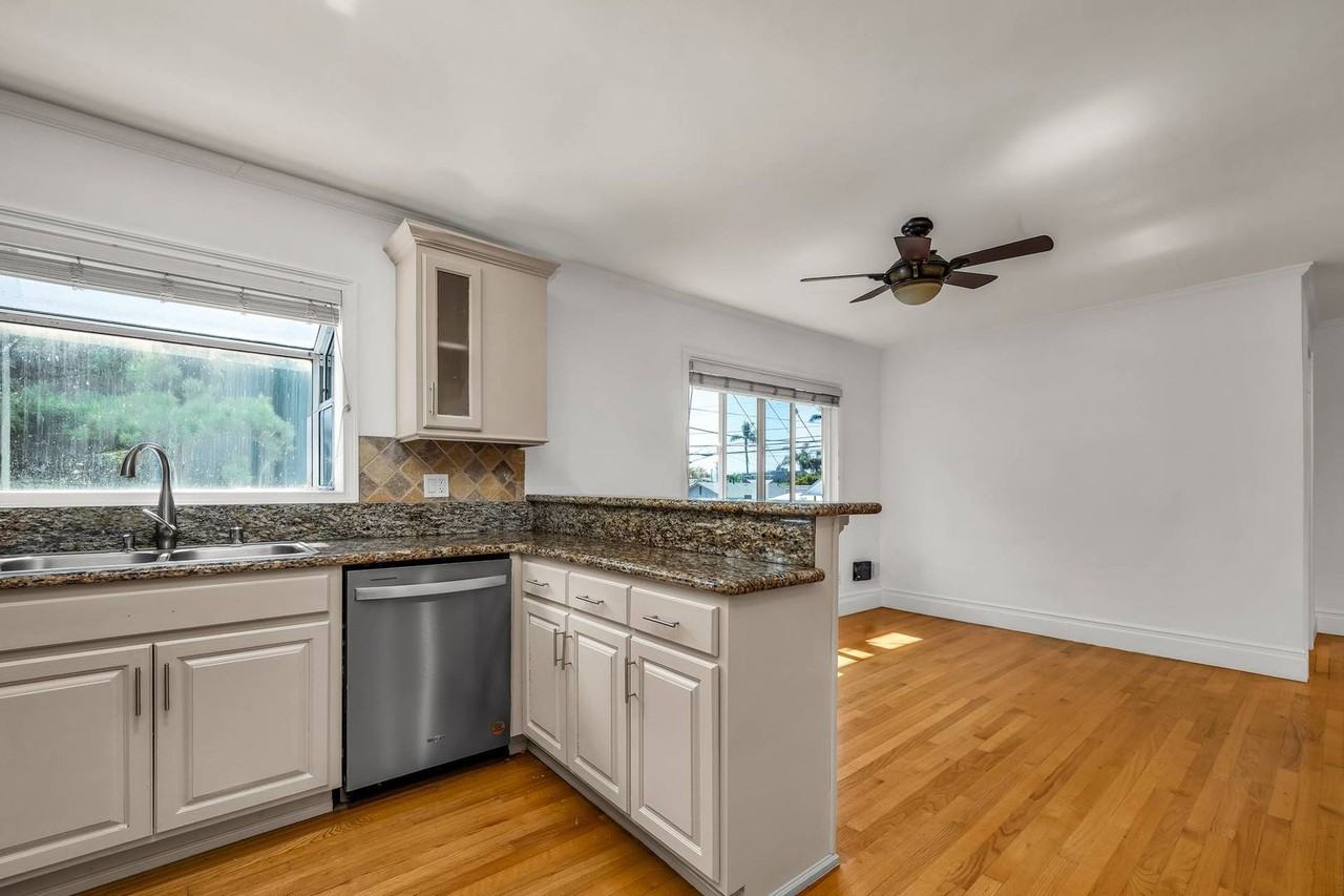 815 Broadway St #1 - Photo 7 of 17