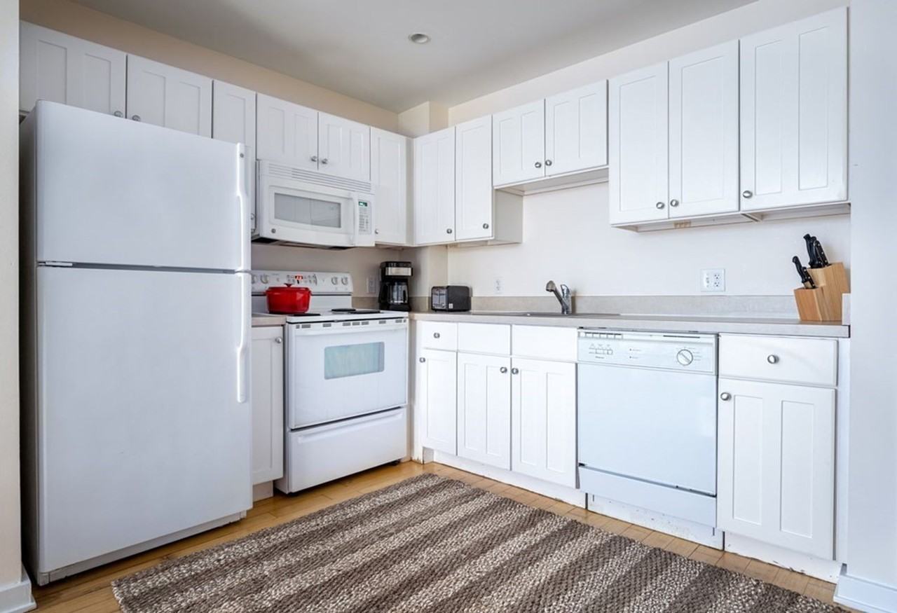 32 Boylston St - Photo 2 of 7