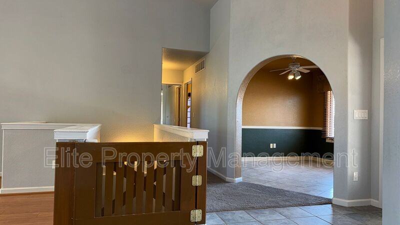 629 W Kenosha Dr - Photo 6 of 31