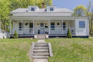 featured image of 253 Waterman Ave #1