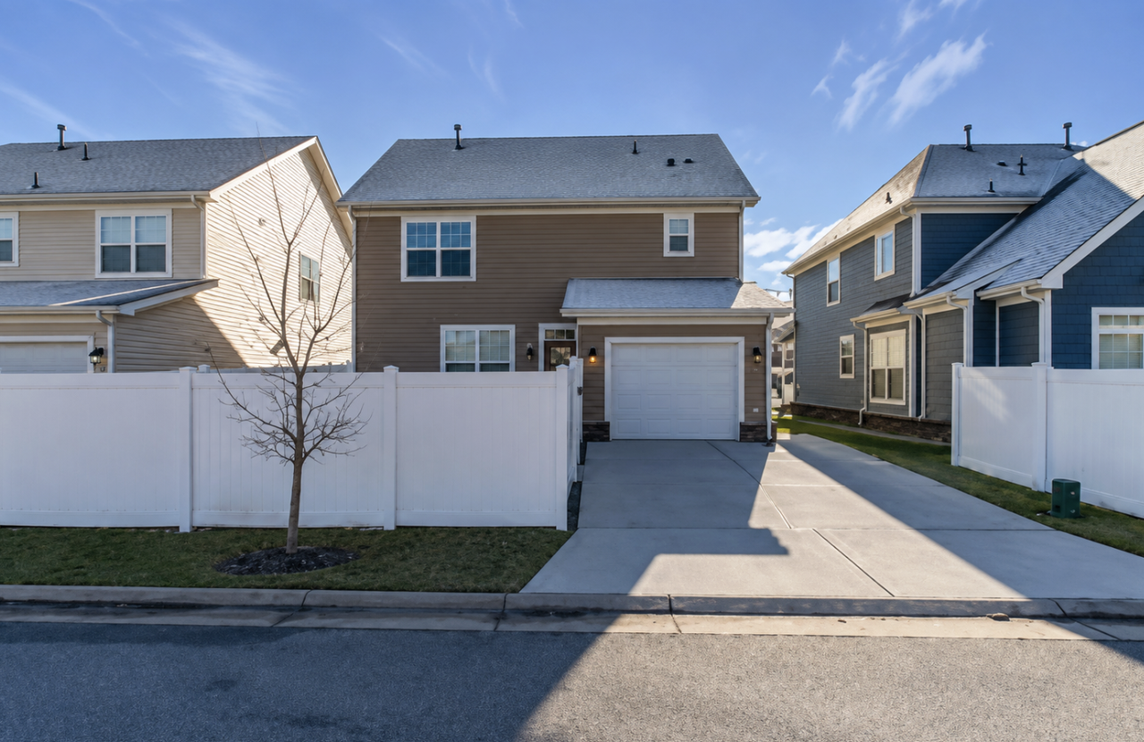 1663 Briarfield Rd - Photo 3 of 6