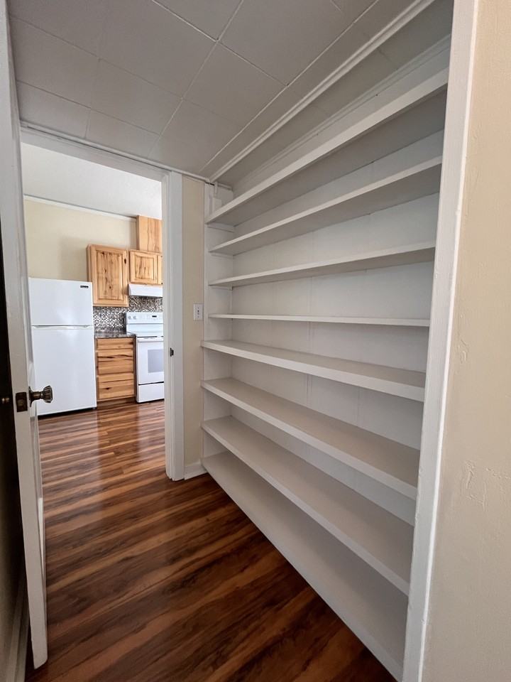 146 S Delaware Ave #B - Photo 7 of 15
