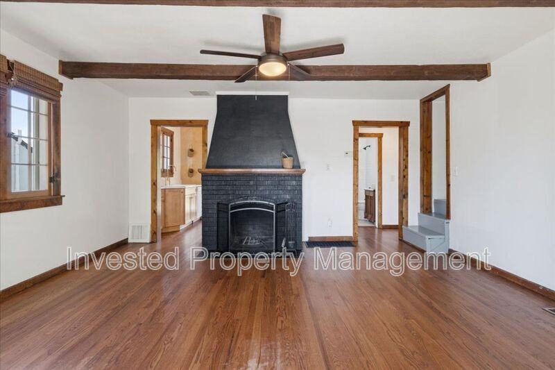 3077 Benton St - Photo 7 of 35
