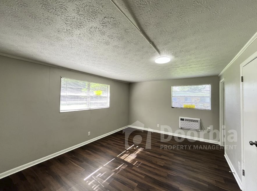 6314 Fabian Dr - Photo 6 of 10