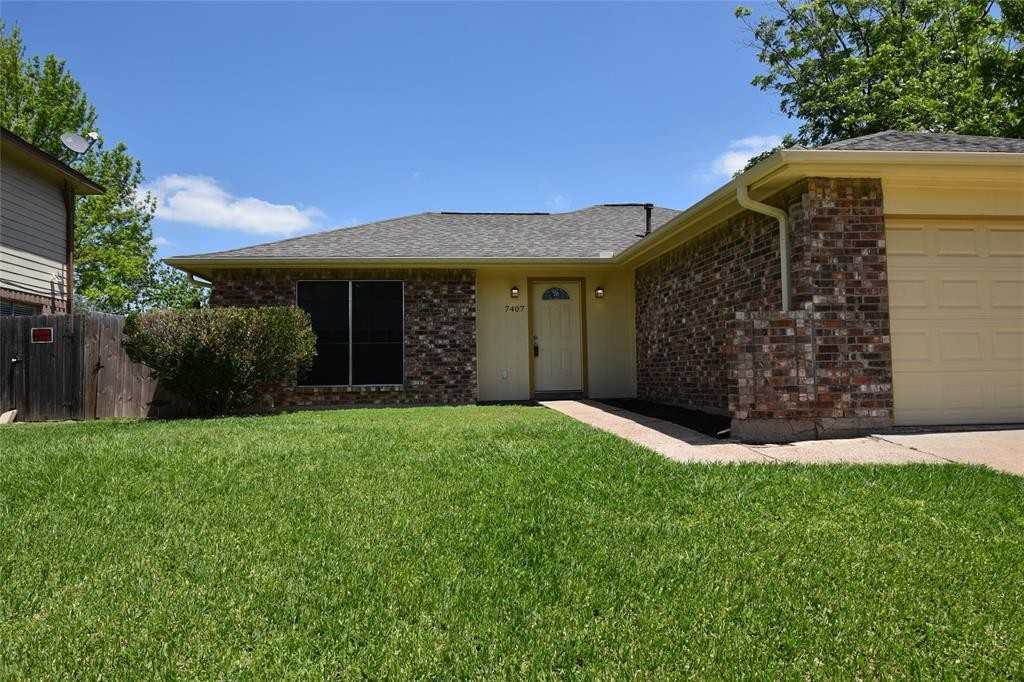 7407 Cortes Dr - Photo 2 of 30