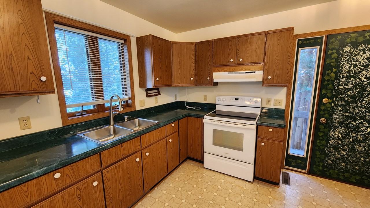 W10606 Hickory Point Rd - Photo 5 of 19