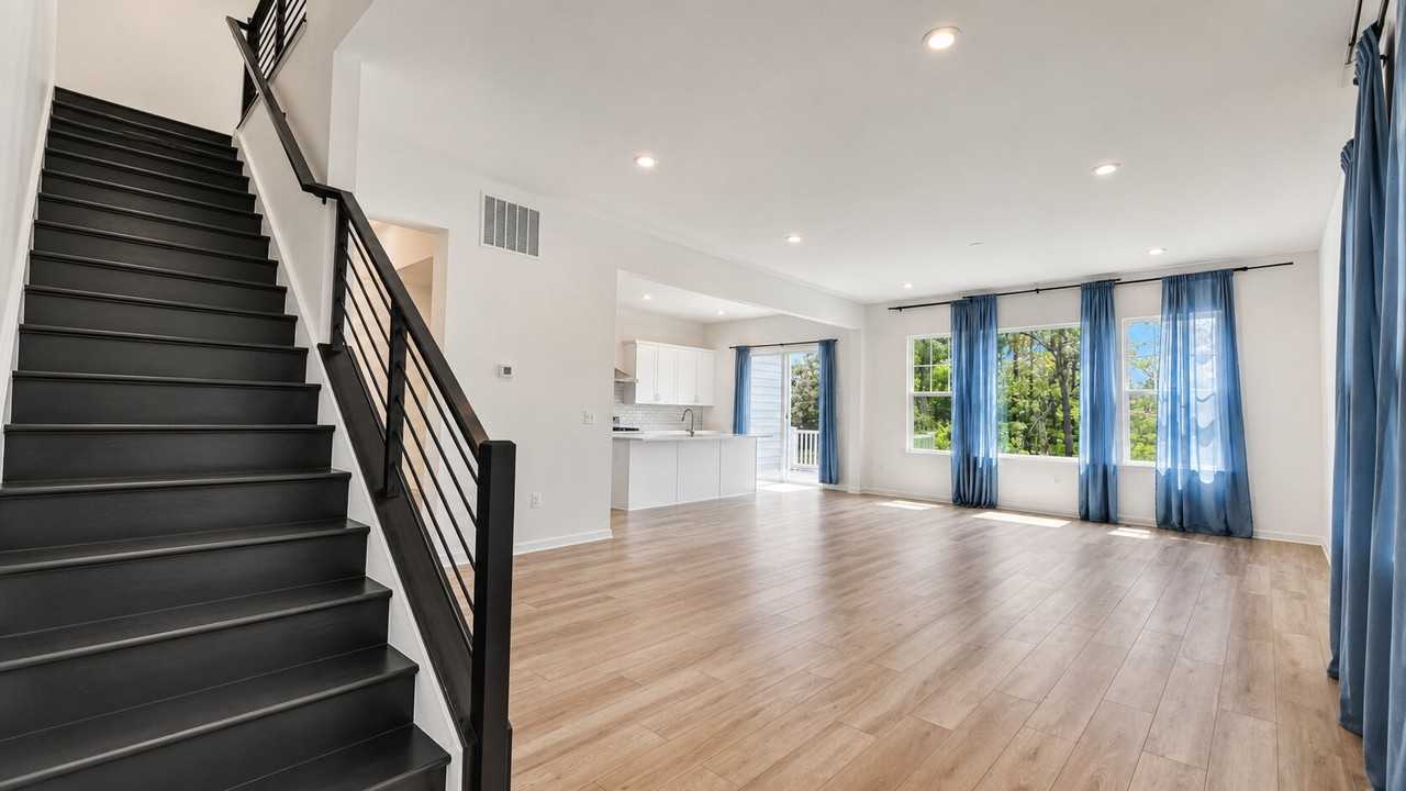 18050 Woods Overlook Dr - Photo 2 of 32