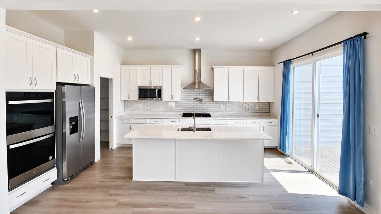 18050 Woods Overlook Dr - Photo 4 of 32
