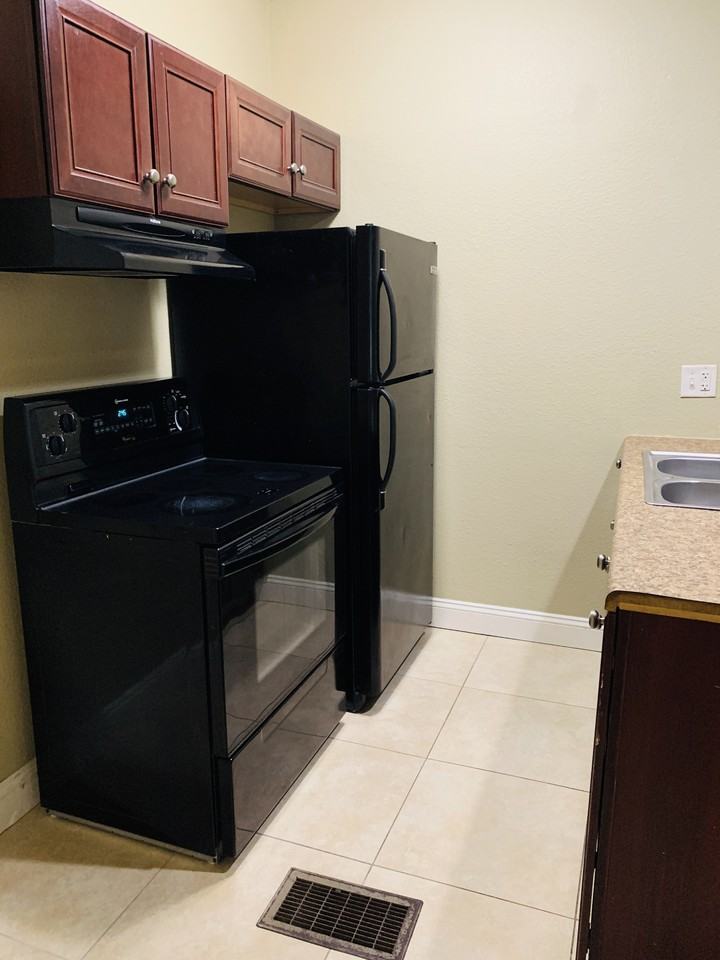 432 8th Ave N #2 - Photo 4 of 14
