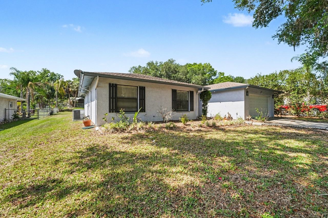 851 Rolling Woods Ln - Photo 5 of 32