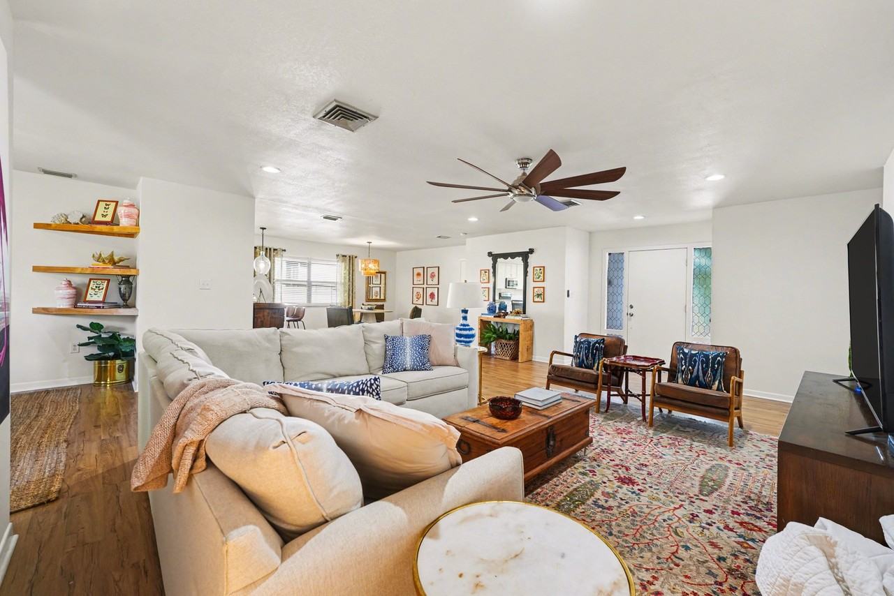 851 Rolling Woods Ln - Photo 7 of 32