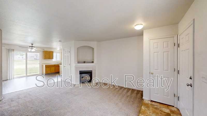 4950 Universal Hts - Photo 2 of 17